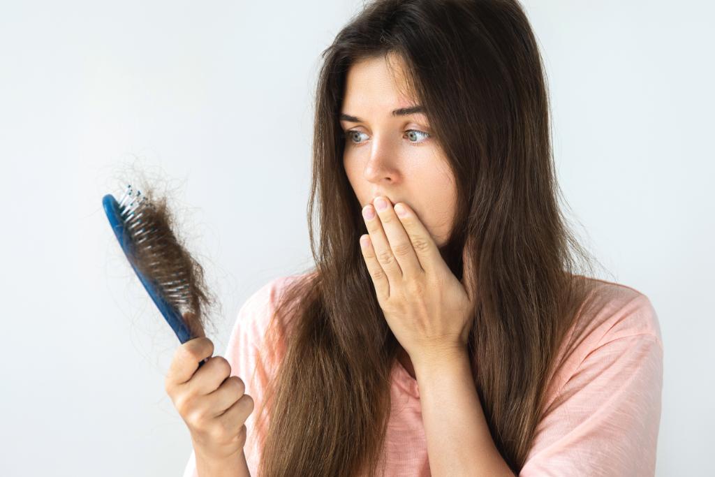 Expert Tips for Managing Dry and Frizzy Hair